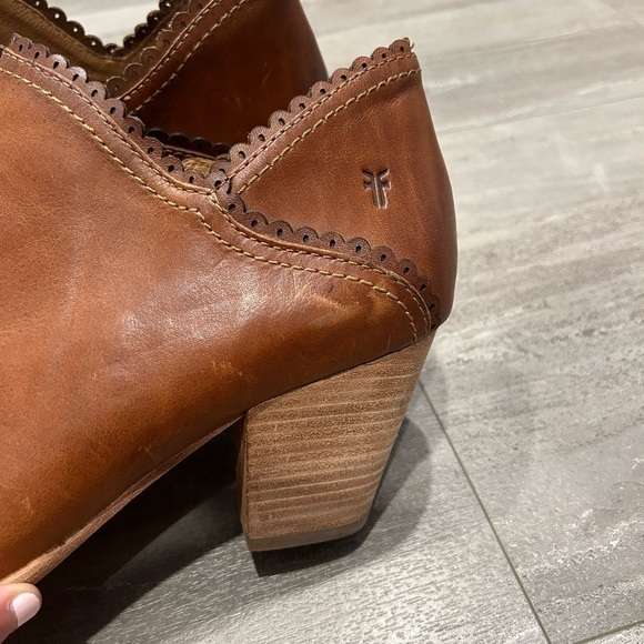 Frye  Leather Reed Scallop Trim Shooties Ankle Boots- Caramel Brown - Picture 5 of 5